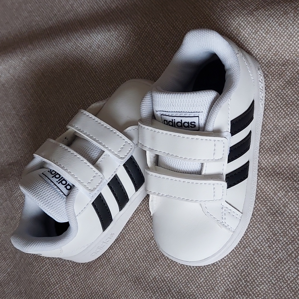 Toddler addidas grand court 1